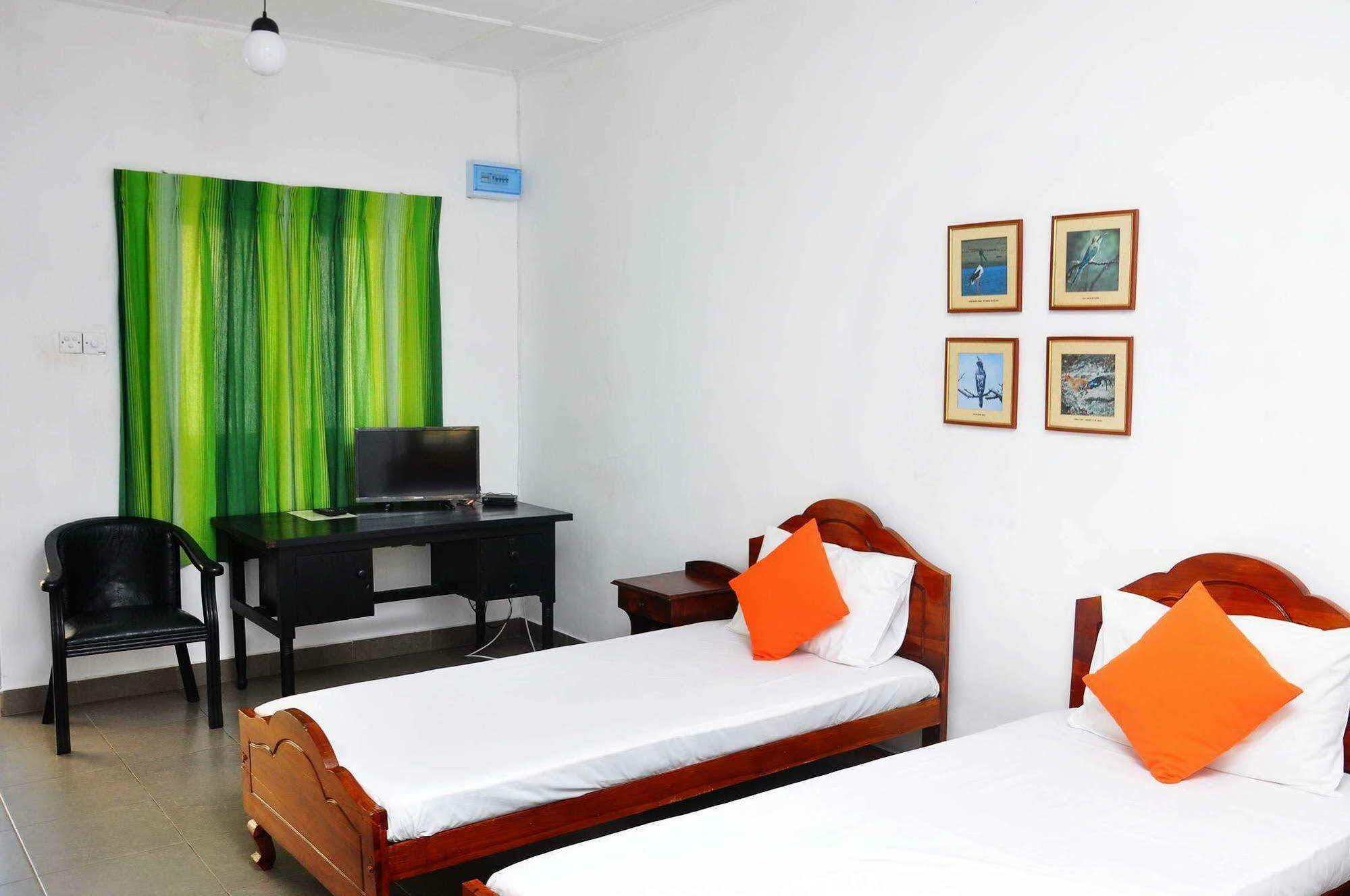 Sea View Hotel Colombo Exteriör bild